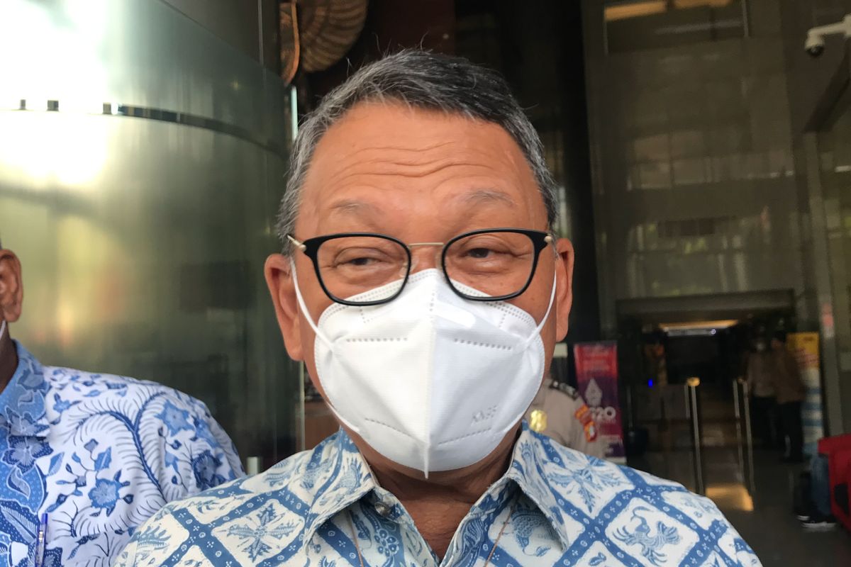 Menteri Energi dan Sumber Daya Mineral (ESDM) Arifin Tasrif saat ditemui di Gedung Merah Putih KPK, Jakarta, Jumat (13/5/2022). Menteri ESDM milai alih daya listrik 450 VA kurang tepat diterapkan saat ini.