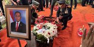 Ryamizard Dimakamkan Dekat 2 Menteri Era Orde Baru di TMP Kalibata