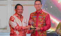 Sukses Kendalikan Inflasi, Pj. Gubernur Heru Raih Penghargaan Kemendagri