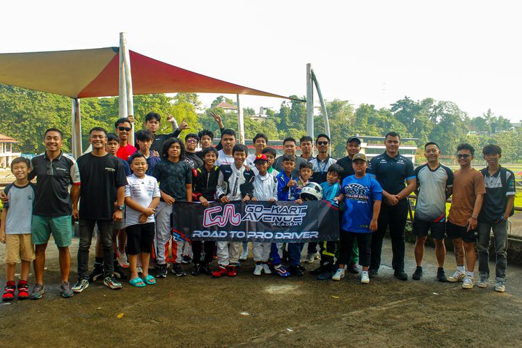 Gokart Avenue di Lebak Bulus, Jakarta Selatan, resmi menghadirkan ?Gokart Avenue Academy Road to Pro Driver? sebagai wadah pelatihan dan pengembangan bagi calon pembalap.