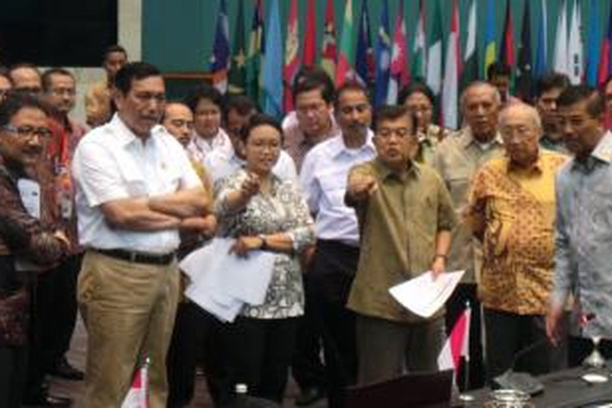 Wapres Jusuf Kalla saat meninjau persiapan Konferensi  Asia-Afrika di JCC, Senayan, Jakarta, Sabtu (18/4/2015).