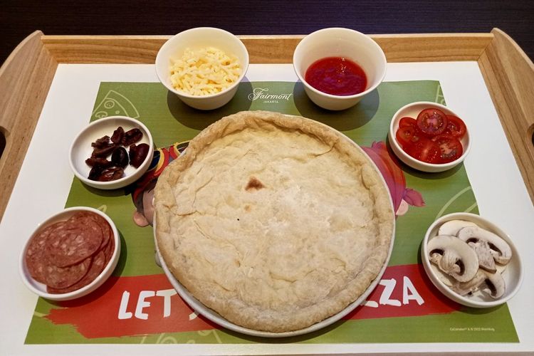 Kelas membuat piza khusus anak-anak di Hotel Fairmont Jakarta.