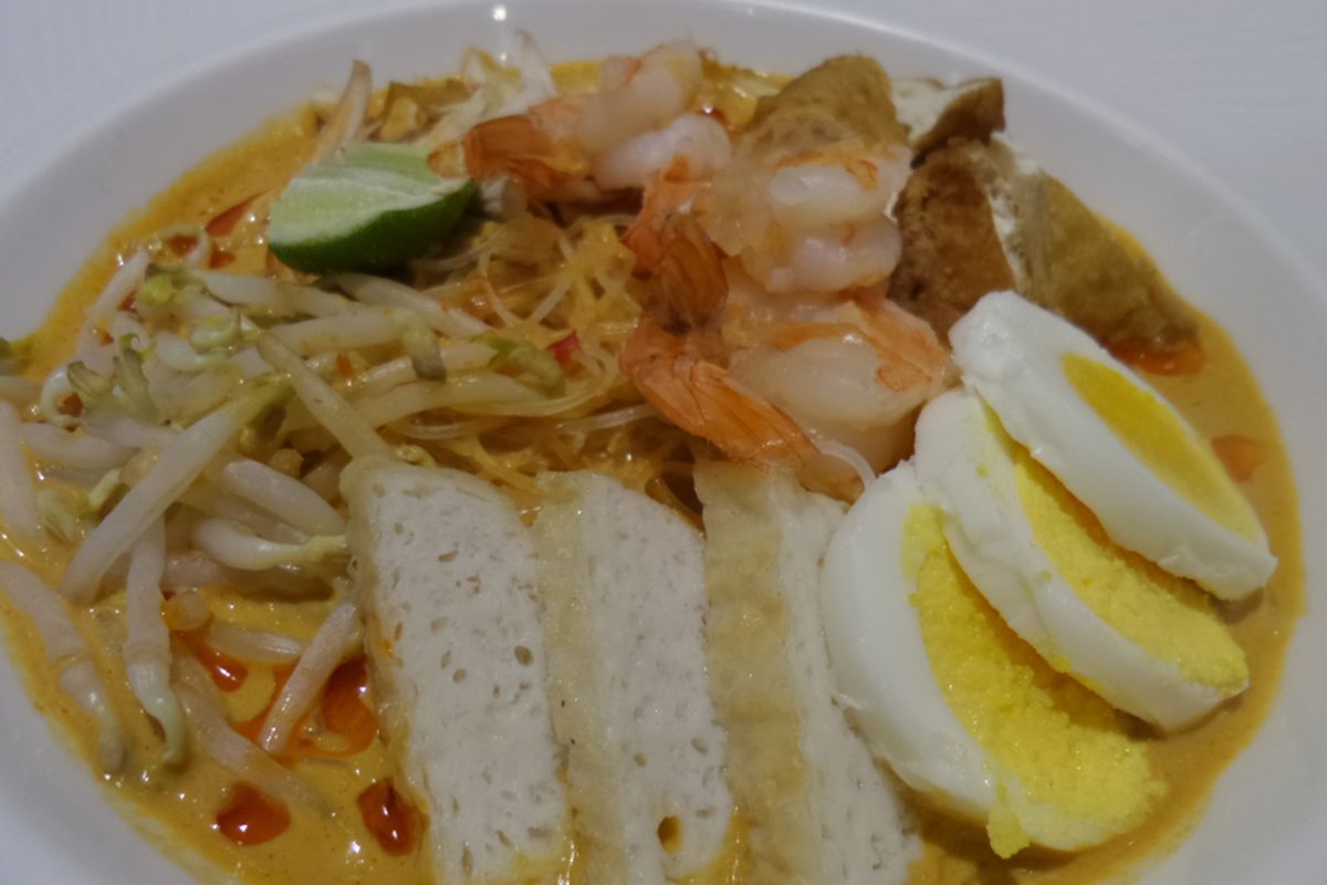 Menu Laksa Singapura yang disajikan oleh Immigrant pada gelaran Good Food Festival 2018 di Plaza Indonesia selama 3-5 Desember 2018.