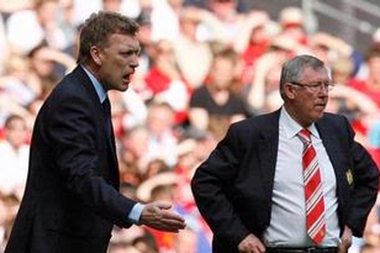 Manajer Everton, David Moyes (kiri), akan menjadi manajer Manchester United menggantikan Alex Ferguson (kanan), terhitung sejak 1 Juli 2013. Foto diambil saat Everton dan MU melakoni pertandingan semifinal Piala FA, di Wembley, 19 April 2009.