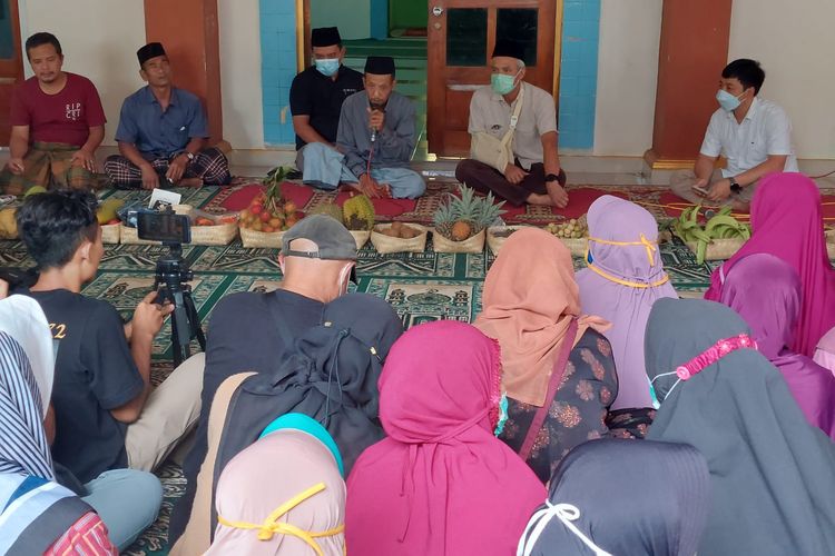 Ganjar mengunjungi Desa Wadas, Purworejo, terkait peristiwa penangkapan warga. Minggu (13/2/2022).