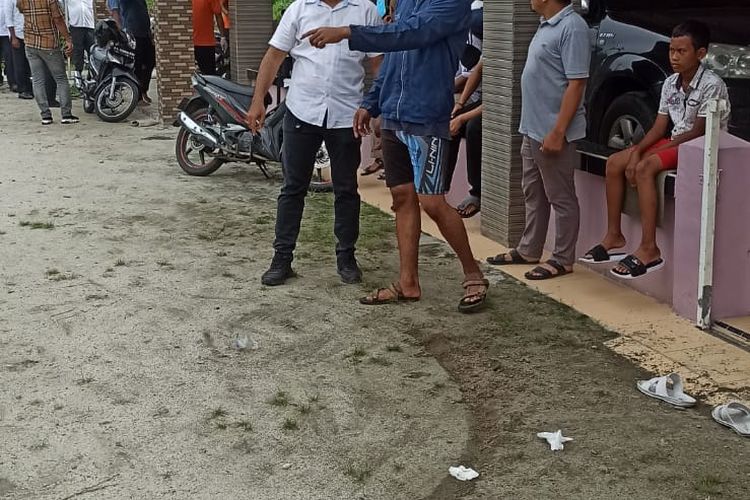 Lokasi maling motor bernama Ramadhan tewas  diamuk massa di Desa Sugiharto, Kecamatan Batang Kuis, Kabupaten Deli Serdang, Sumatera Utara, Rabu (23/8/2023). Sebelum tewas Ramadhan sempat diikat di tiang listrik.