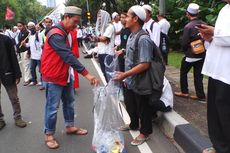 Aksi Jaga Kebersihan oleh Demonstran 4 November
