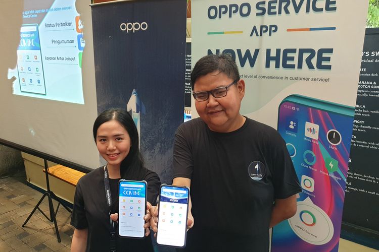PR Manager Oppo Indonesia Aryo Meidianto (kanan) dalam acara peluncuran aplikasi Oppo Service di Jakarta, Kamis (22/8/2019). 