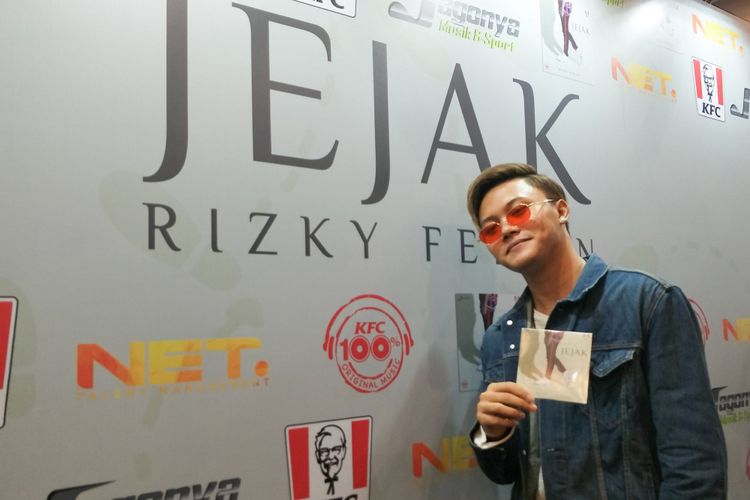 Rizky Febian meluncurkan album barunya, Jejak, di sebuah restoran cepat saji di kawasan Kemang, Jakarta Selatan, Jumat (17/1/2019)0