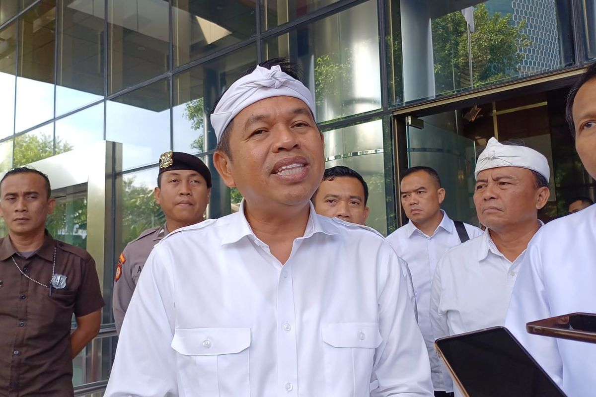 Gubernur Jawa Barat Dedi Mulyadi mendatangi Gedung Merah Putih Komisi Pemberantasan Korupsi (KPK), Kuningan, Jakarta, Senin (19/5/2025).
