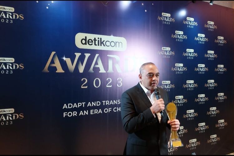Bupati Tangerang Ahmed Zaki Iskandar meraih penghargaan Detikcom Awards 2023: Adapt and Transform to an Era of Change untuk kategori Tokoh Penataan Kawasan dan Ekonomi Pesisir di The Westin Jakarta, Jakarta Selatan, Kamis (21/9/2023).
