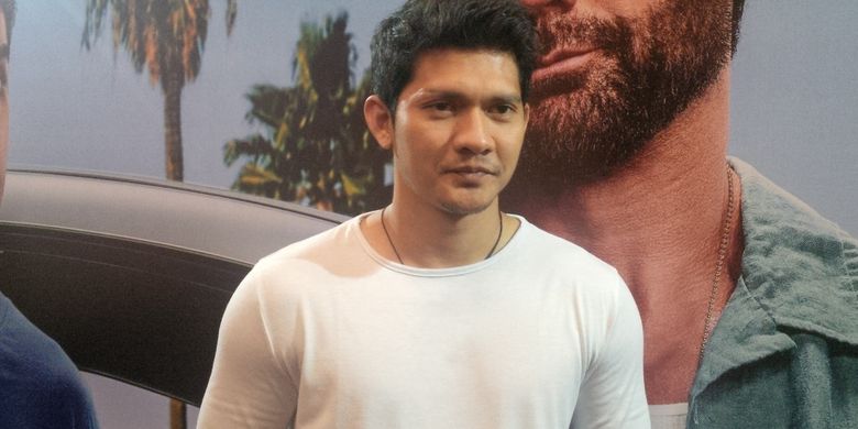 Iko Uwais Dan Obrolan Mobil Mercy Klasik Honor Bermain Film Hingga Pesannya Untuk Generasi Kini Halaman All Kompas Com<script async src=