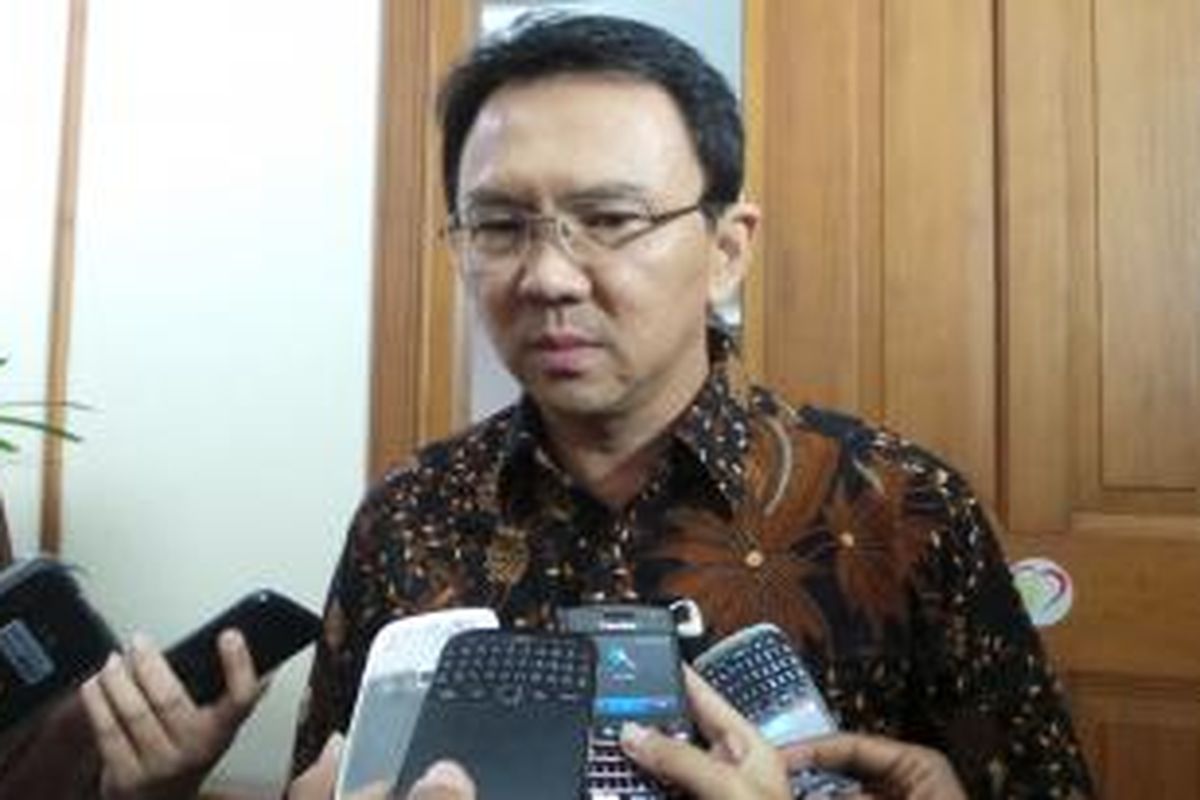 Wakil Gubernur DKI Jakarta Basuki Tjahaja Purnama saat memberikan keterangan kepada wartawan. Kamis (10/10/2013).