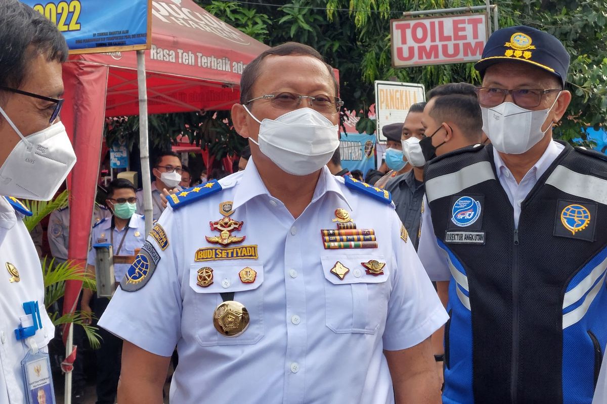 Direktur Jenderal Perhubungan Darat Kementerian Perhubungan RI, Budi Setyadi berencana menutup terminal bayangan di sejumlah titik di Jakarta. 