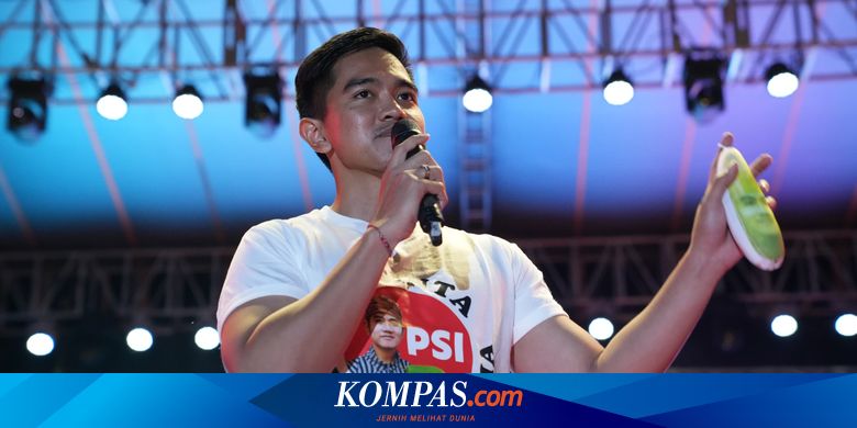 Kaesang dan Boneka Belimbing Sayur Berwajah Gibran di Konser Dewa 19