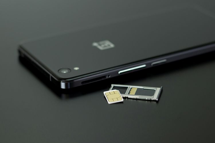 Pemerintah menyiapkan aturan baru registrasi kartu SIM berbasis face recognition untuk perkuat keamanan digital nasional.