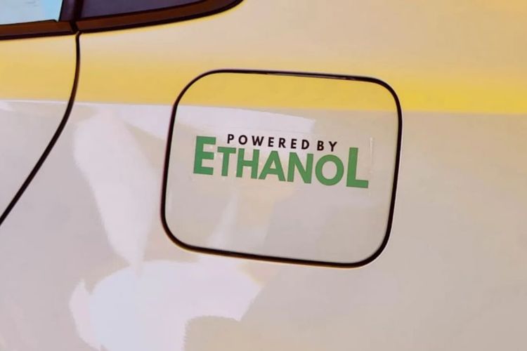 Ilustrasi mobil dengan bahan bakar bioetanol