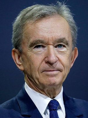 Bernard Arnault dengan Patek Philippe nautilus langka