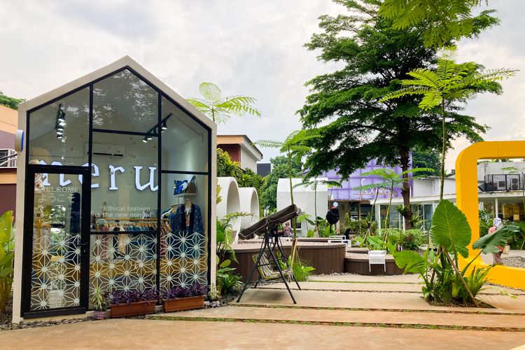 Tempat wisata dan kuliner bernama De Park di Green Terrace Taman Mini Indonesia Indah, Jakarta Timur, Rabu (24/11/2021).