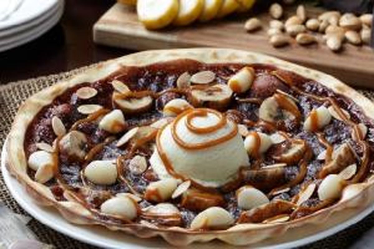 Banana Chocolate Pizza dari Mad For Garlic 