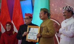 Komitmen Bangun Ketahanan Keluarga, Pemkab Lamongan Raih Juara I iBangga Award 2023