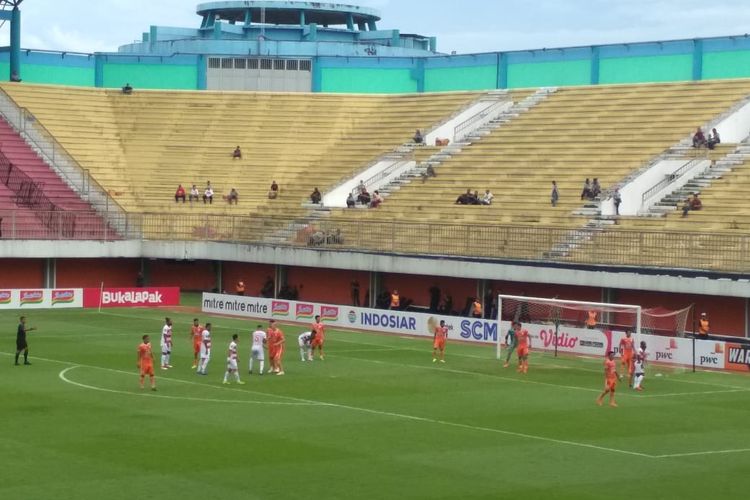 Suasana laga terakhir penyisihan Grup D Piala Presiden 2019 antara Madura United melawan Borneo FC di Stadion Maguwoharjo, Jumat 15 Maret 2019