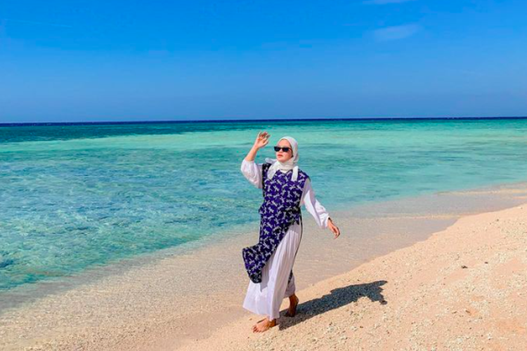 Inspirasi OOTD ke pantai buat hijabers
