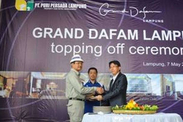 Acara topping off Hotel Grand Dafam Lampung di Bandar Lampung, Rabu (7/5/2014).