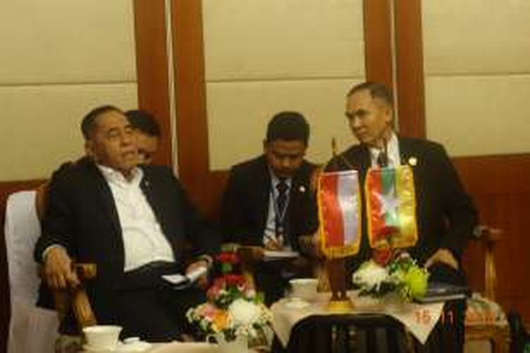 Menteri Pertahanan Republik Indonesia Ryamizard Ryacudu  dan Menteri Pertahanan Myanmar Letnan Jenderal Sein Win, Selasa (15/11) membahas kerja sama penanggulangan terorisme.