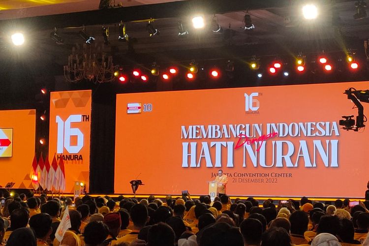 Ketua Umum Partai Hanura Oesman Sapta Odang saat menyampaikan pidato di acara hari Ulang Tahun (HUT) ke-16 Hanura, di JCC, Jakarta, Rabu (21/12/2022).