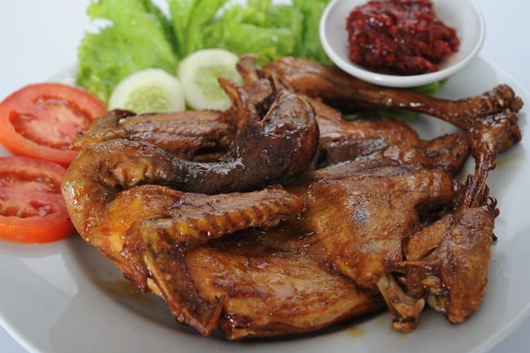 6 Warung Ayam Goreng Halal di Solo, Ada yang Berdiri Sejak 1968