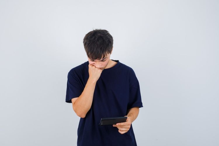 Menurut astrologi, ada 7 zodiak yang dikenal paling moody dan sulit ditebak karena emosi mereka berubah cepat dan intens. Apakah zodiakmu termasuk?