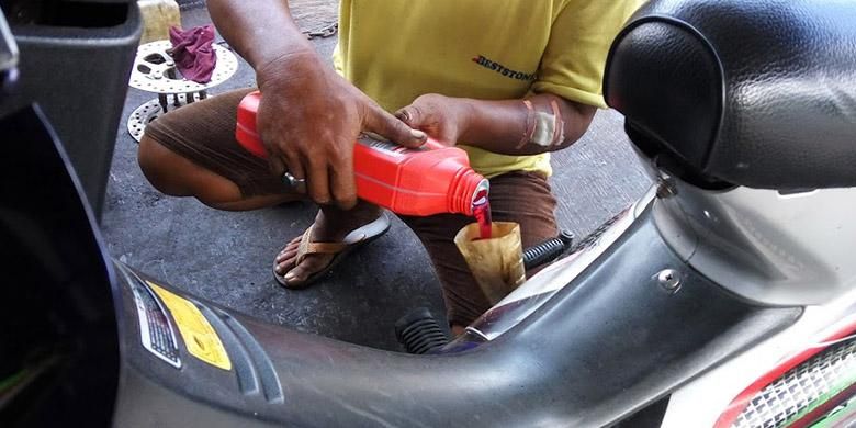 Waktu Ganti Oli Yang Tepat Untuk Motor Yang Jarang Dipakai