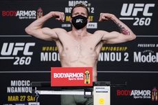 Hasil UFC 260, Petarung Australia Bikin Lawan Terjongkok dalam 46 Detik