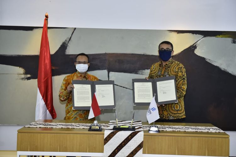 Direktur Utama PGN Suko Hartono (masker putih) dan Direktur Komersial PGN Fariz Aziz (masker hitam).