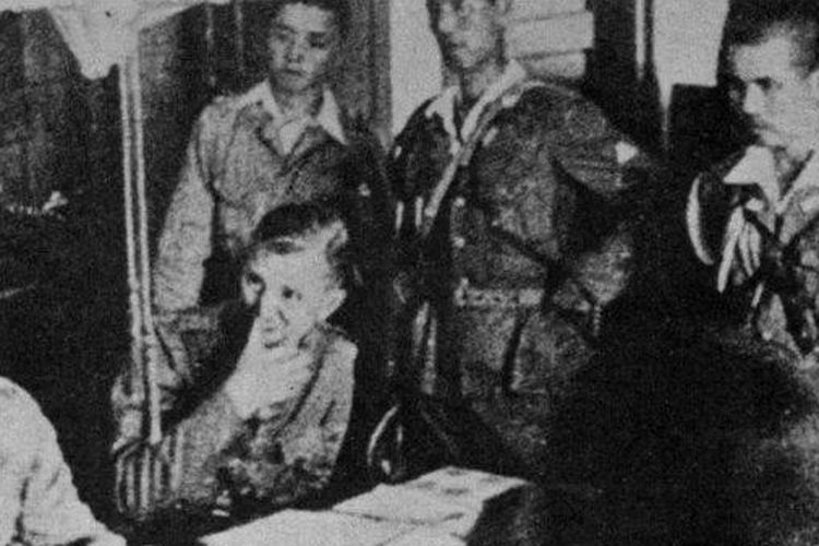 Perjanjian Kalijati antara Belanda dengan Jepang yang digelar di Kalijati, Jawa Baratpada 8 Maret 1942.