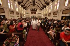 Keliling Gereja di Malam Natal, Eri Cahyadi Gaungkan Surabaya Kota Toleransi