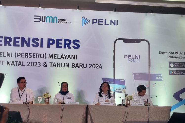 Direktur Usaha Angkutan Penumpang PT Pelni Nuraini Dessy W dan Direktur Utama PT Pelni Tri Andayani saat konferensi pers di Hotel Pullman, Jakarta, Jumat (8/12/2023).