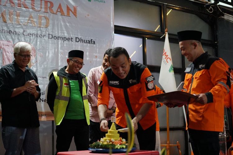 Memaknai usia 13 tahun perjalanan di dunia kemanusiaan, Disaster Management Center Dompet Dhuafa menguatkan kolaborasi lintas relawan di markas DMC Dompet Dhuafa, Tangerang Selatan.
