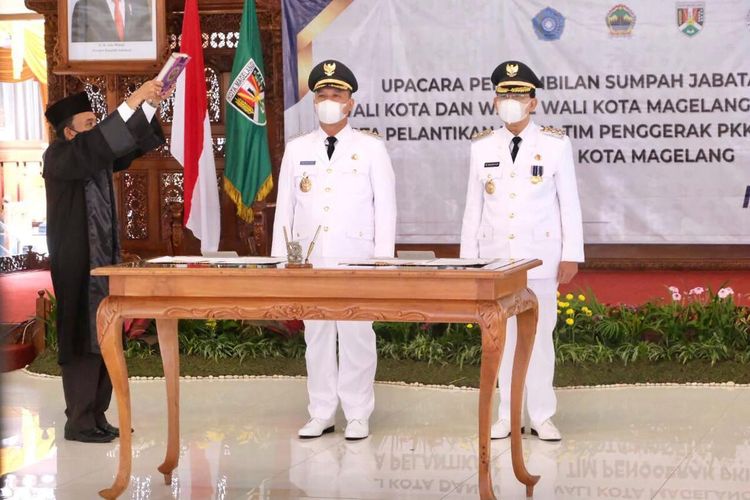 Muchamad Nur Aziz dan M. Mansyur (Aziz-Mansyur) resmi memimpin Kota Magelang, Jawa Tengah, sebagai Wali Kota dan Wakil Wali Kota masa jabatan 2021-2026.