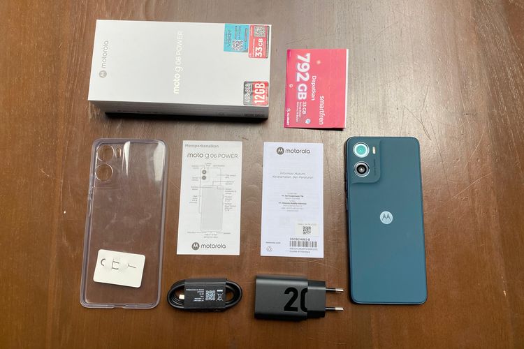 Isi box dalam paket penjualan Motorola G06 Power