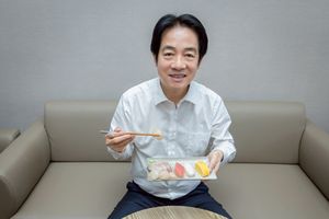 Dukung Jepang, Presiden Taiwan Pamer Makan Sushi di Tengah Kisruh Tokyo-Beijing