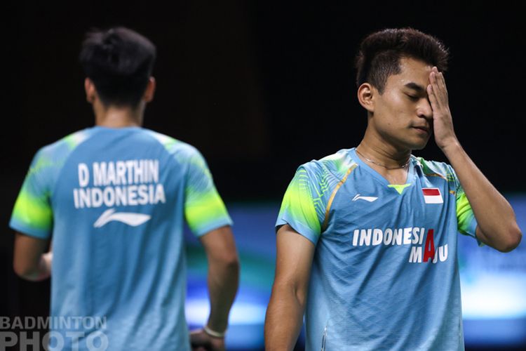Ganda campuran muda Indonesia, Leo Rolly Carnando/Daniel Marthin, membuat kejutan di Thailand Open 2021 dengan mencapai final.