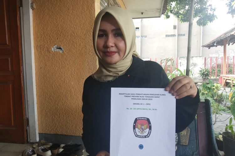 Caleg DPD RI terpilih Evi Apita Maya ditemui Kompas.com di komplek BTN Kekalek Mataram, Selasa (14/5/2019).
