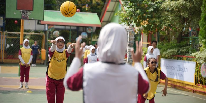 Sun Life Raih Hati Generasi Muda: Edukasi Kesehatan dan Akses Olahraga Melalui Volunteer Day