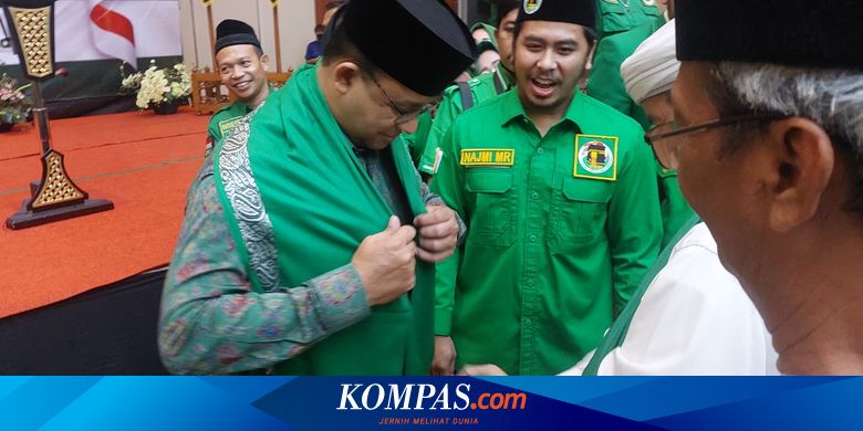 anies-datangi-muskercab-ppp-dki-disambut-meriah-dan-dikalungi-sorban-hijau