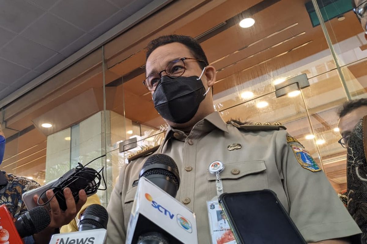 Gubernur DKI Jakarta Anies Baswedan saat ditemui di Balai Kota DKI Jakarta, Senin (5/4/2021)