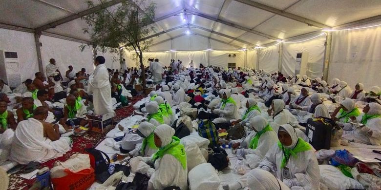 Rombongan jemaah haji Jabar menuju Arafah sejak Senin (26/6/2023) dan Selasa (27/6/2023), Waktu Standar Arab Saudi (WSAS), seluruhnya sudah tiba di tenda yang disediakan sesuai kloternya masing-masing. 