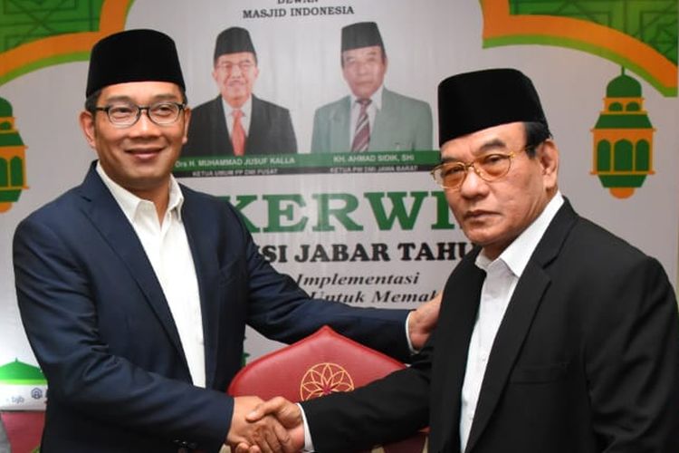 Gubernur Jawa Barat (Jabar) Ridwan Kamil menghadiri Rapat Kerja Wilayah (Rakerwil) Dewan Masjid Indonesia (DMI), di Hotel Shakti Bandung, Jumat (6/12/2019).