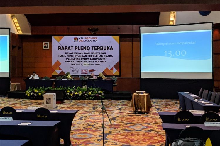 Suasana rapat pleno penghitungan suara Pemilu 2019 tingkat provinsi DKI Jakarta, di Hotel Bidakara, Jakarta Selatan, Jumat (17/5/2019). 